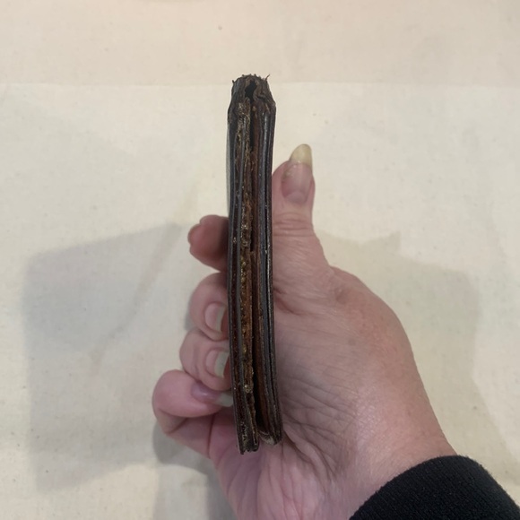 Louis Vuitton bi-fold monogram wallet - Picture 8 of 12